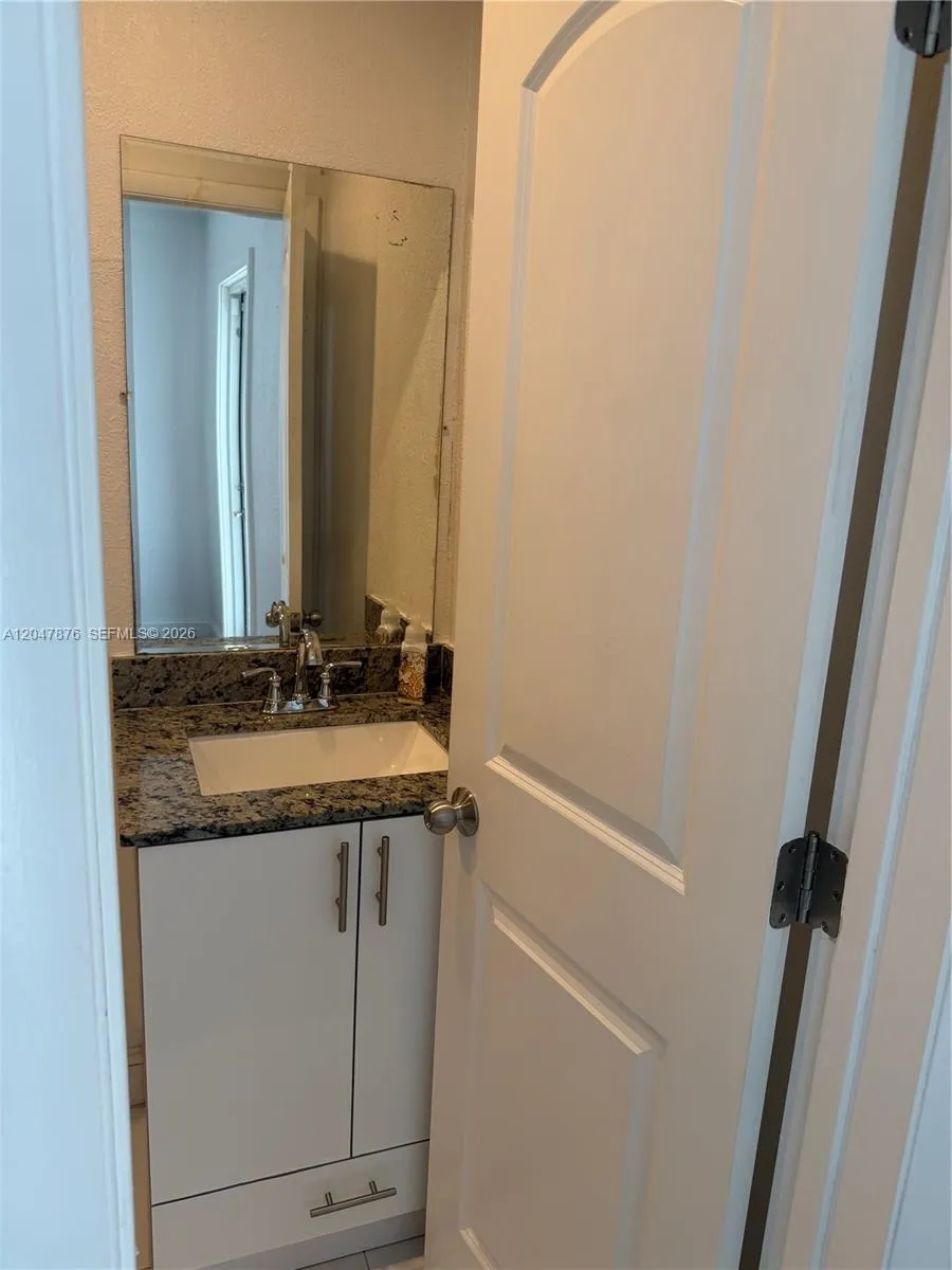 7525 Roosevelt St Hollywood, FL 33024