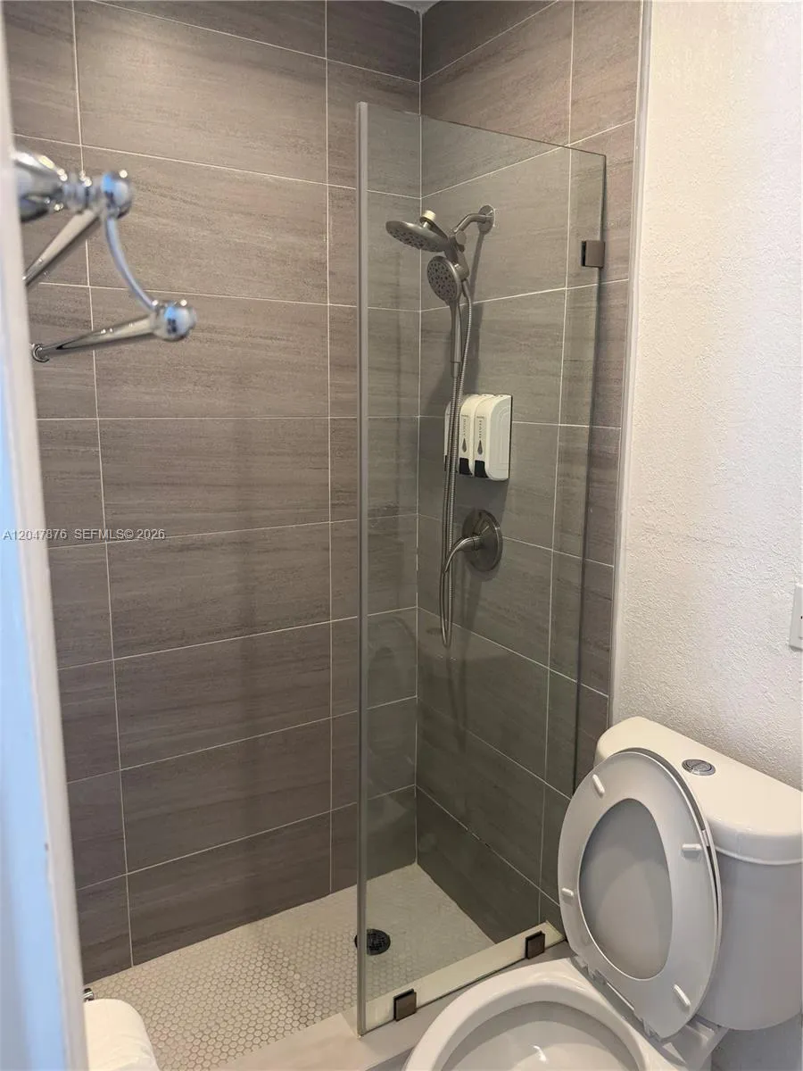 7525 Roosevelt St Hollywood, FL 33024