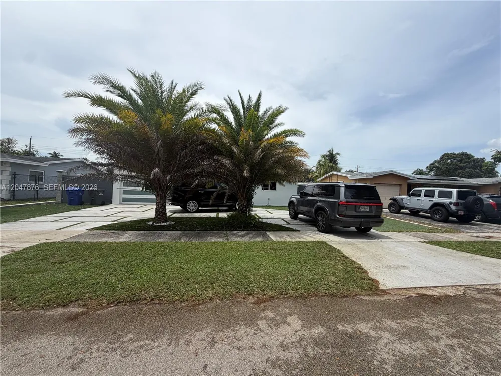 7525 Roosevelt St Hollywood, FL 33024