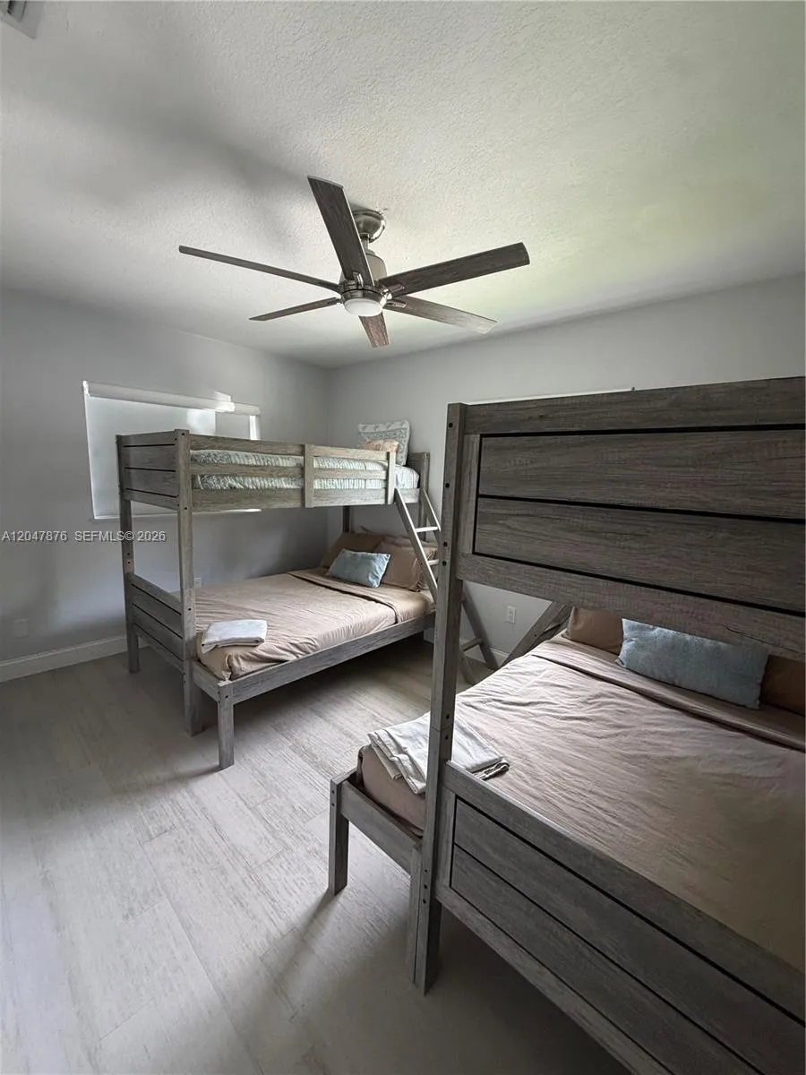7525 Roosevelt St Hollywood, FL 33024
