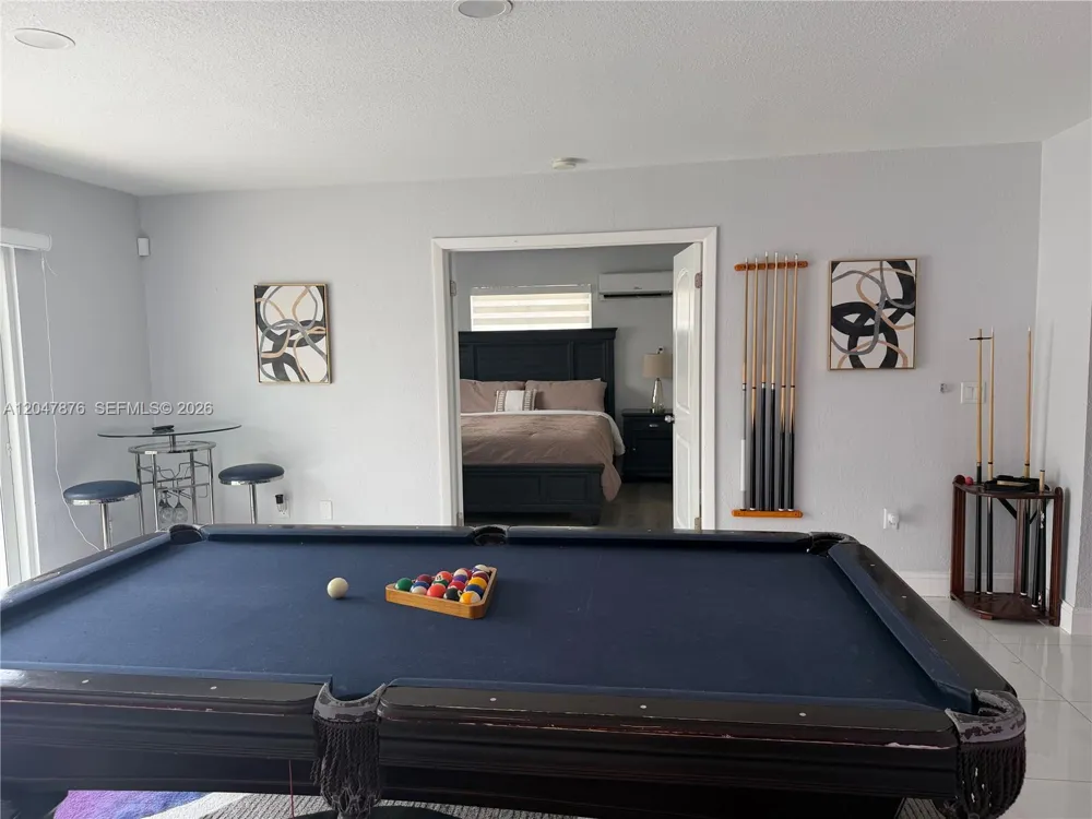 7525 Roosevelt St Hollywood, FL 33024