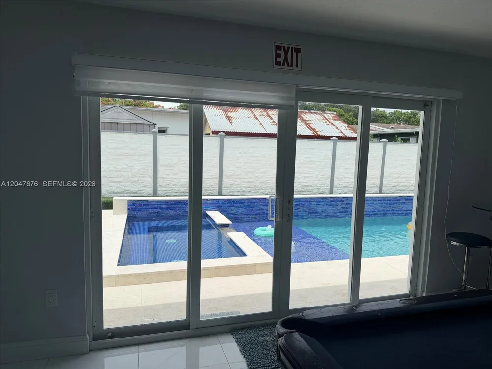 7525 Roosevelt St Hollywood, FL 33024