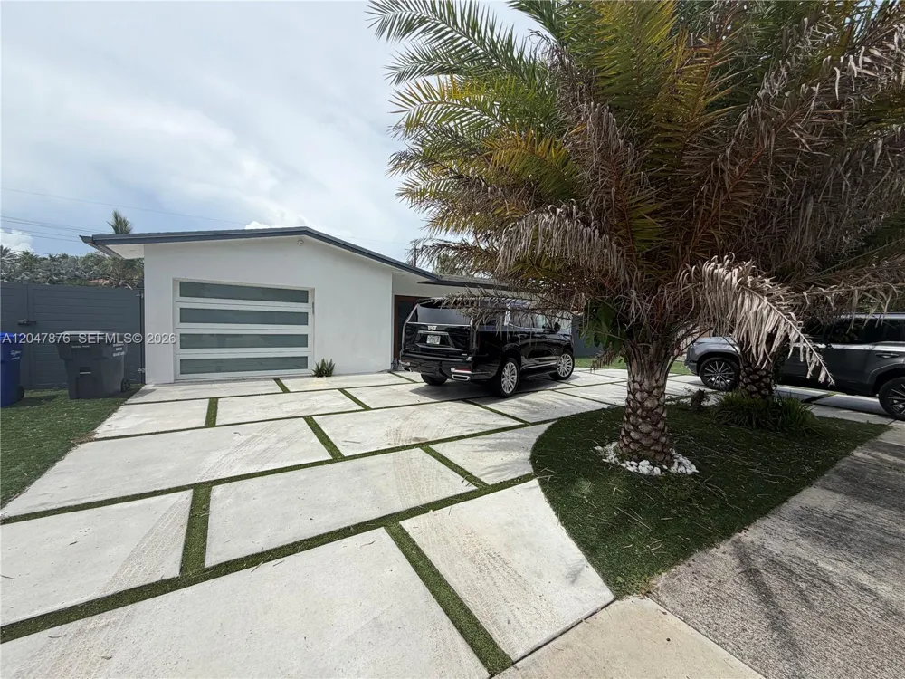 7525 Roosevelt St Hollywood, FL 33024