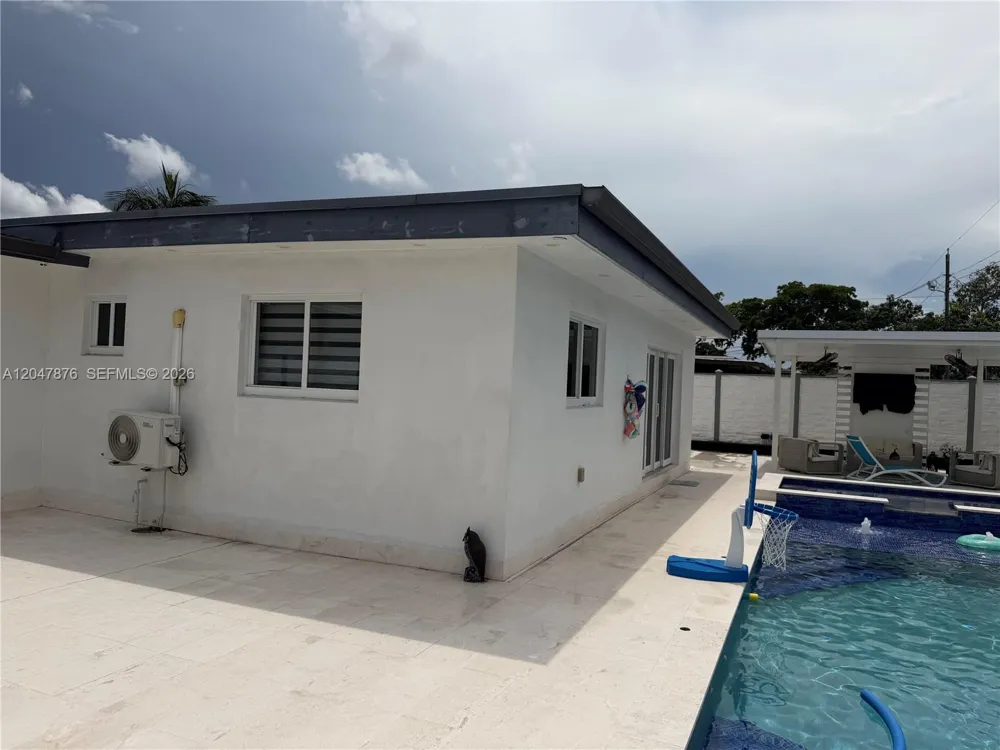 7525 Roosevelt St Hollywood, FL 33024