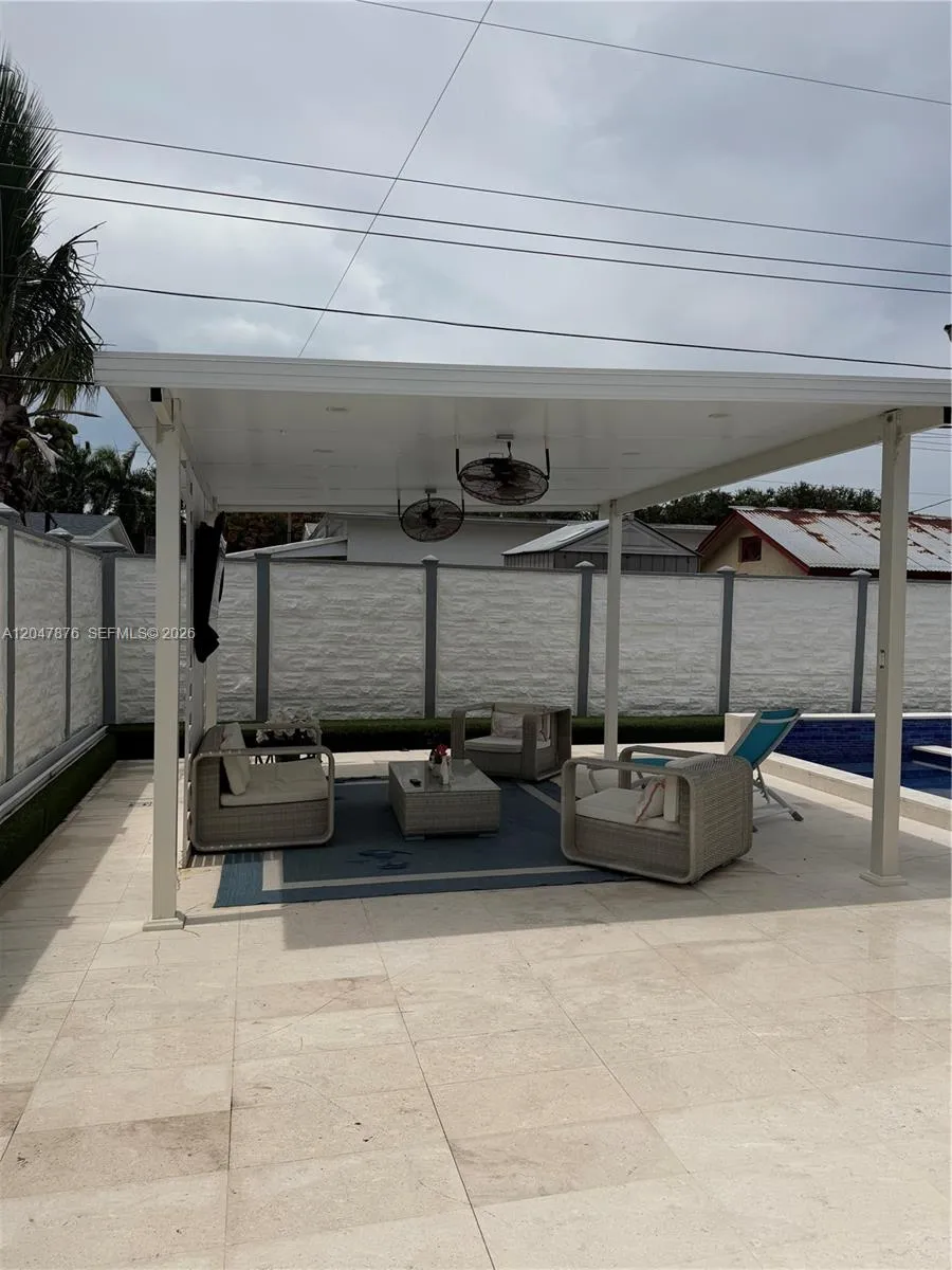 7525 Roosevelt St Hollywood, FL 33024
