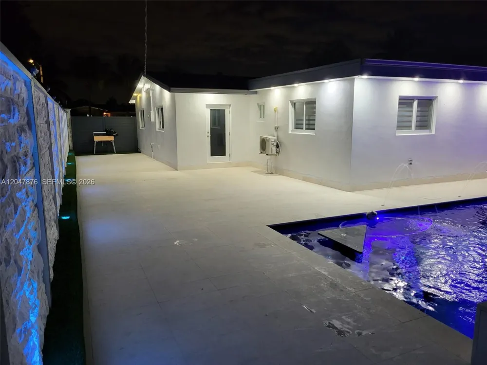 7525 Roosevelt St Hollywood, FL 33024