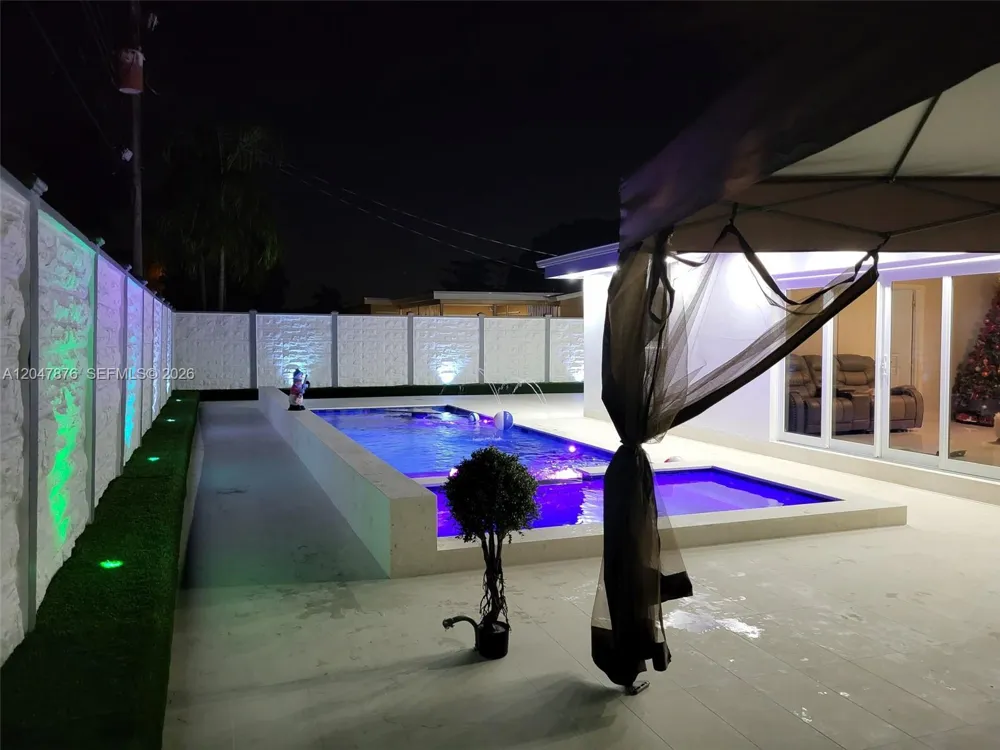 7525 Roosevelt St Hollywood, FL 33024