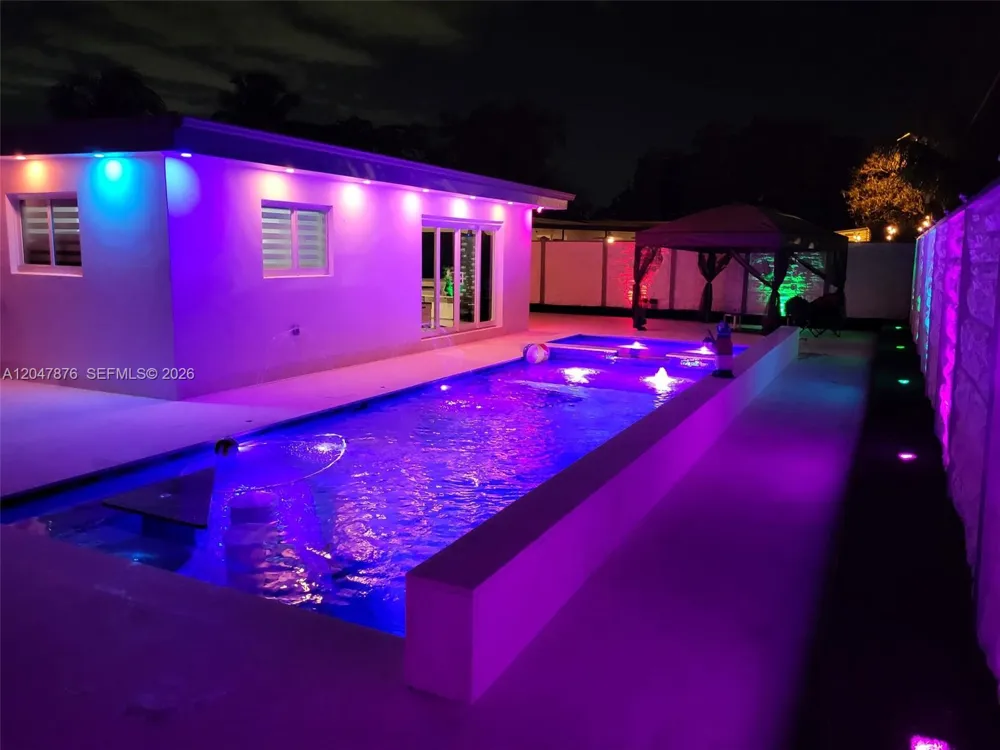 7525 Roosevelt St Hollywood, FL 33024