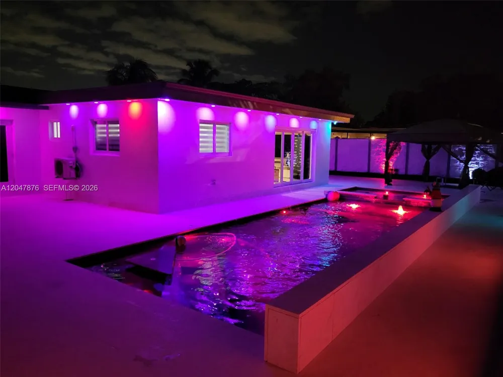 7525 Roosevelt St Hollywood, FL 33024
