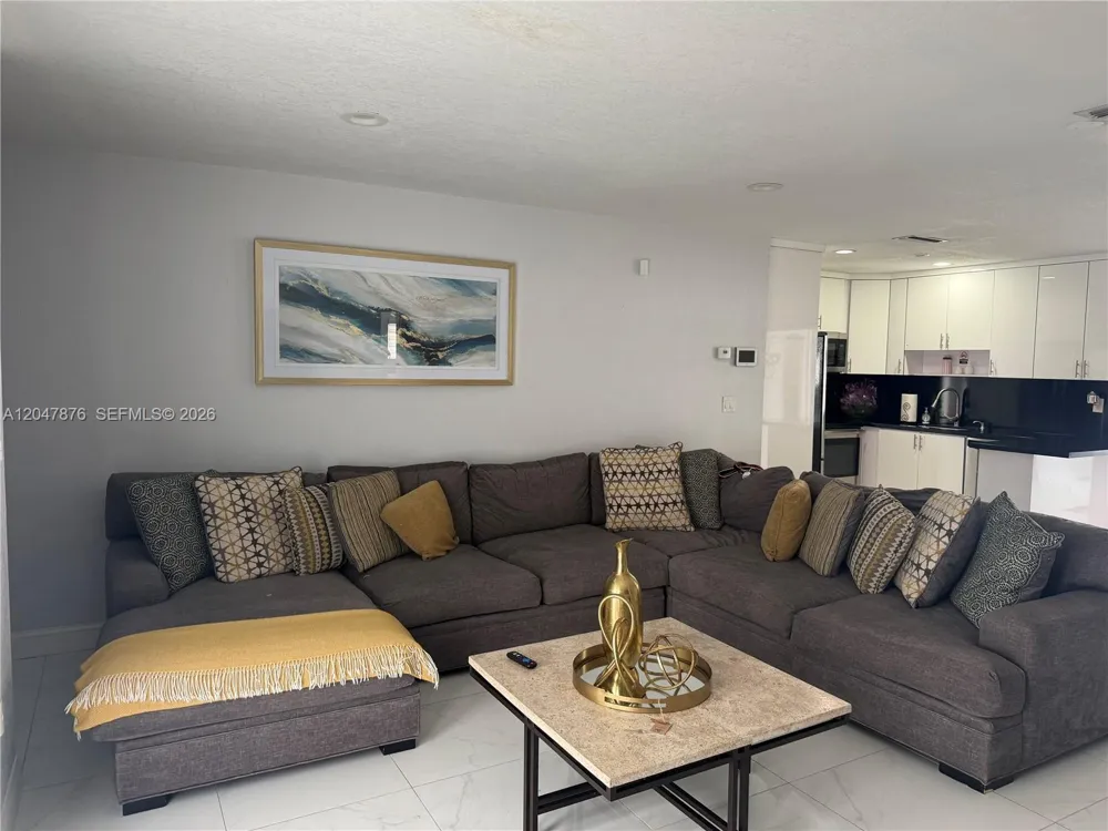 7525 Roosevelt St Hollywood, FL 33024