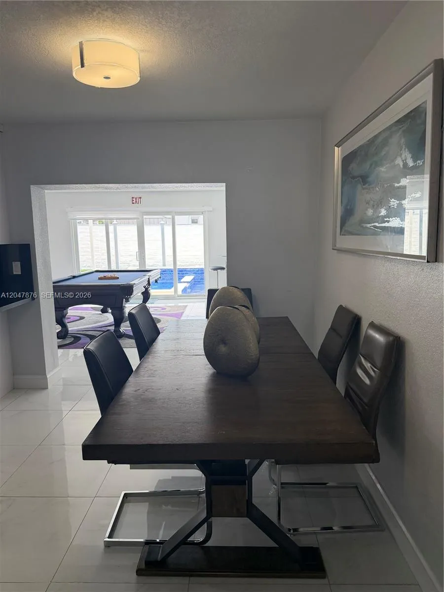 7525 Roosevelt St Hollywood, FL 33024
