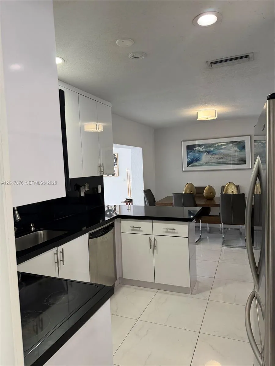 7525 Roosevelt St Hollywood, FL 33024