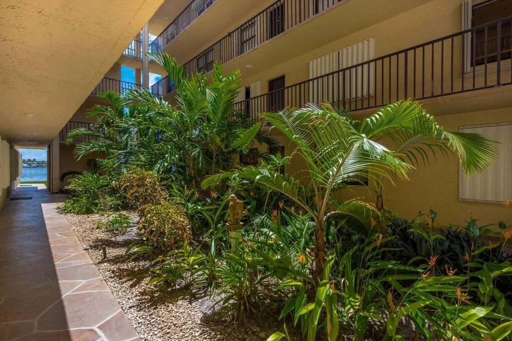 896 Federal Highway #527 Lantana, FL 33462