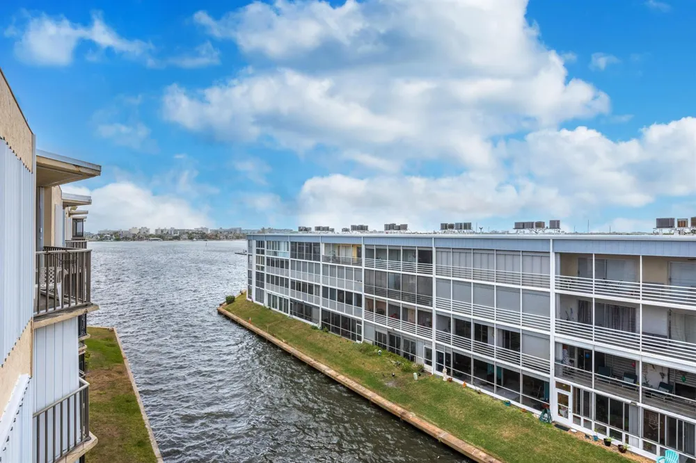 896 Federal Highway #527 Lantana, FL 33462
