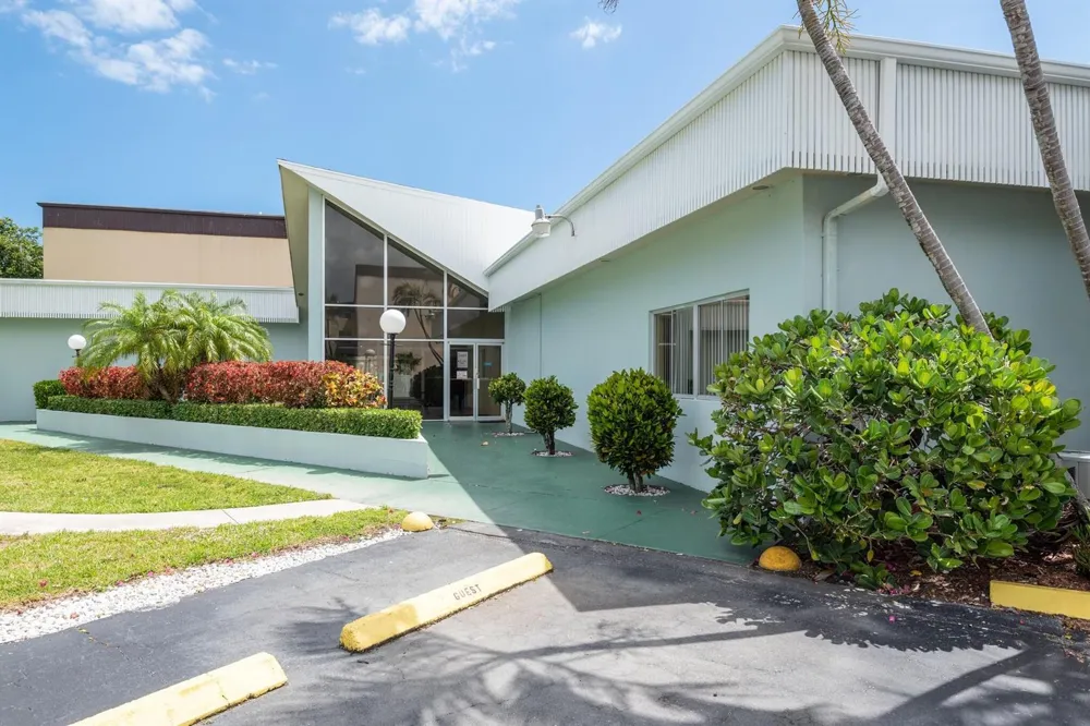 896 Federal Highway #527 Lantana, FL 33462