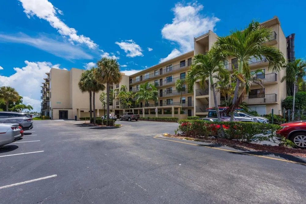 896 Federal Highway #527 Lantana, FL 33462