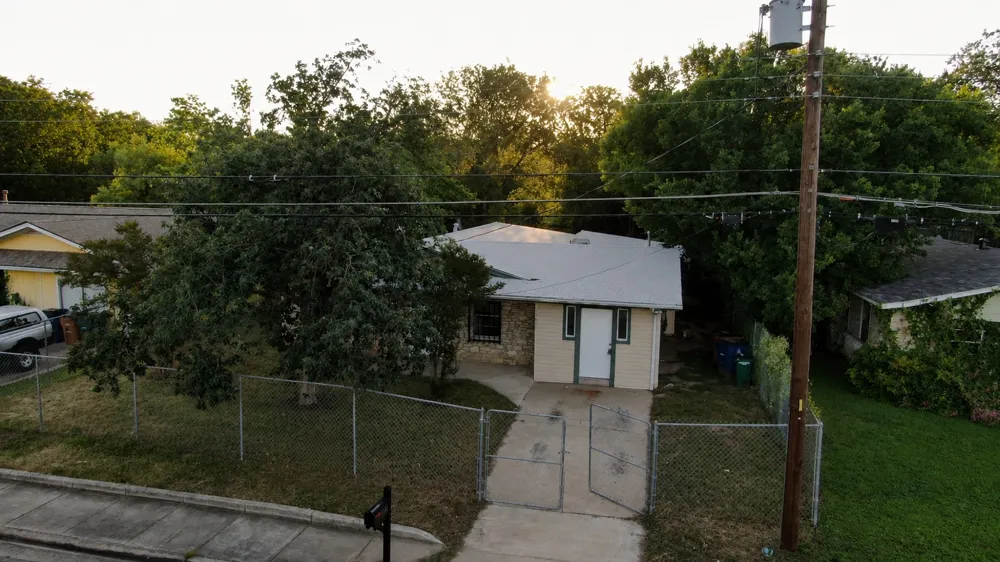1060 Gardner Austin, TX 78721