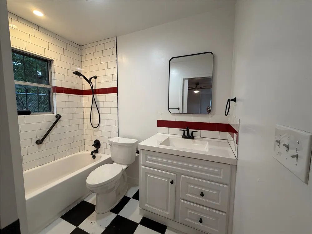 1060 Gardner Austin, TX 78721