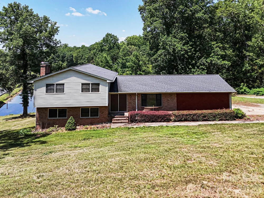 813 Robinson Clemmer Road Dallas, NC 28034