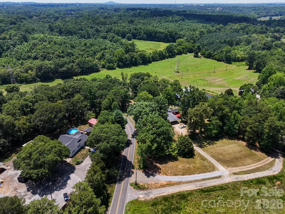 813 Robinson Clemmer Road Dallas, NC 28034