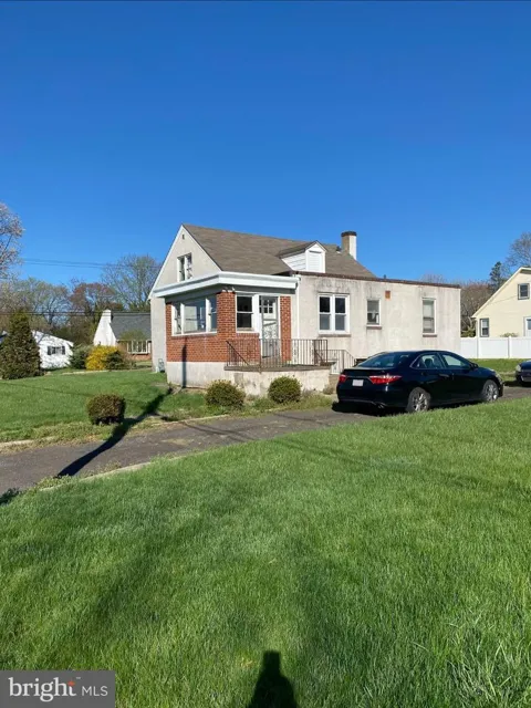 2508 BROADWAY AVENUE