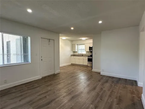 2401 NW 9th Ave #3