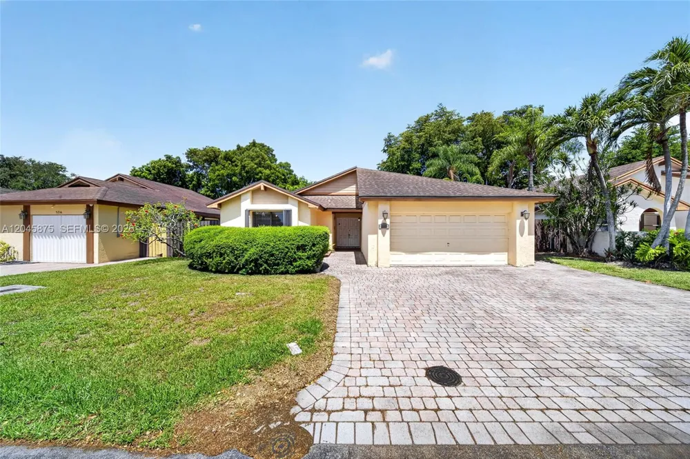 5212 SW 151st Pl Miami, FL 33185