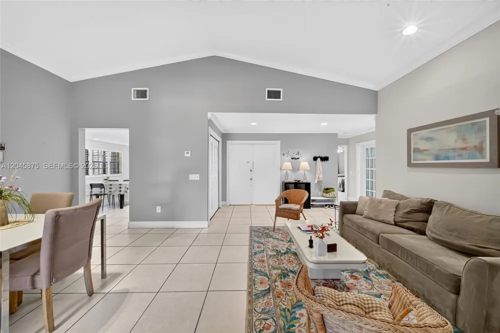 5212 SW 151st Pl Miami, FL 33185