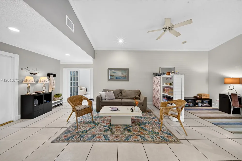 5212 SW 151st Pl Miami, FL 33185