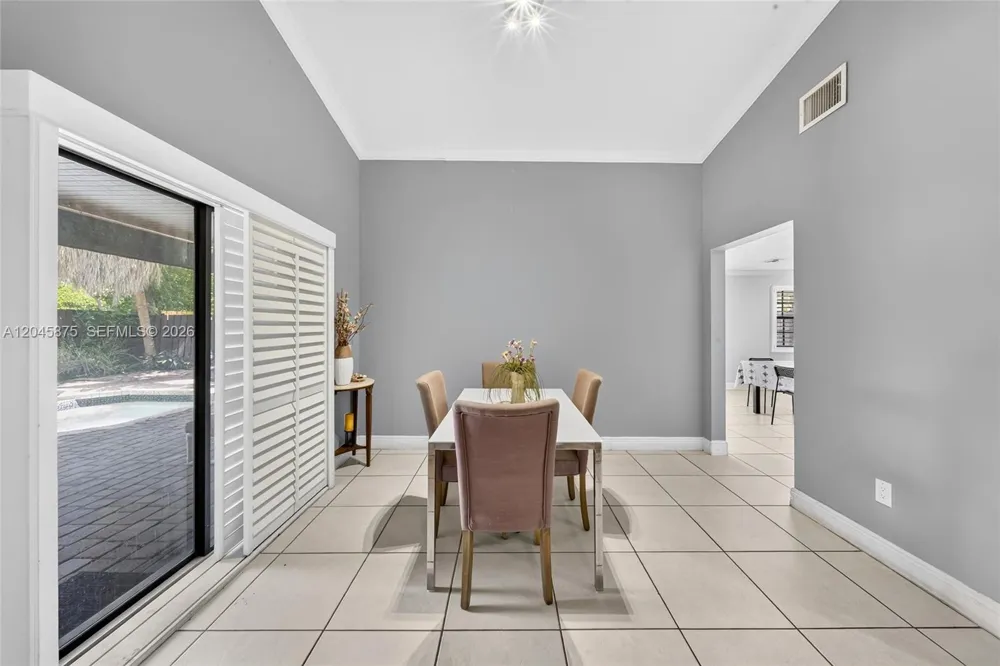 5212 SW 151st Pl Miami, FL 33185