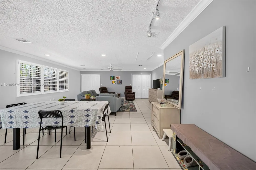 5212 SW 151st Pl Miami, FL 33185