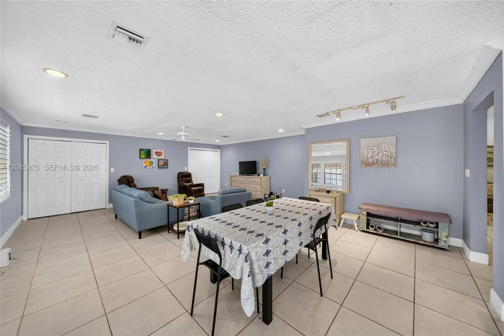 5212 SW 151st Pl Miami, FL 33185