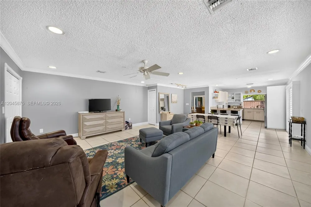 5212 SW 151st Pl Miami, FL 33185