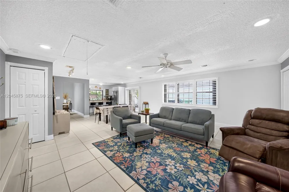 5212 SW 151st Pl Miami, FL 33185