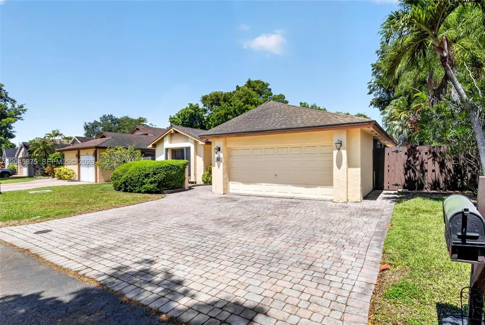 5212 SW 151st Pl Miami, FL 33185