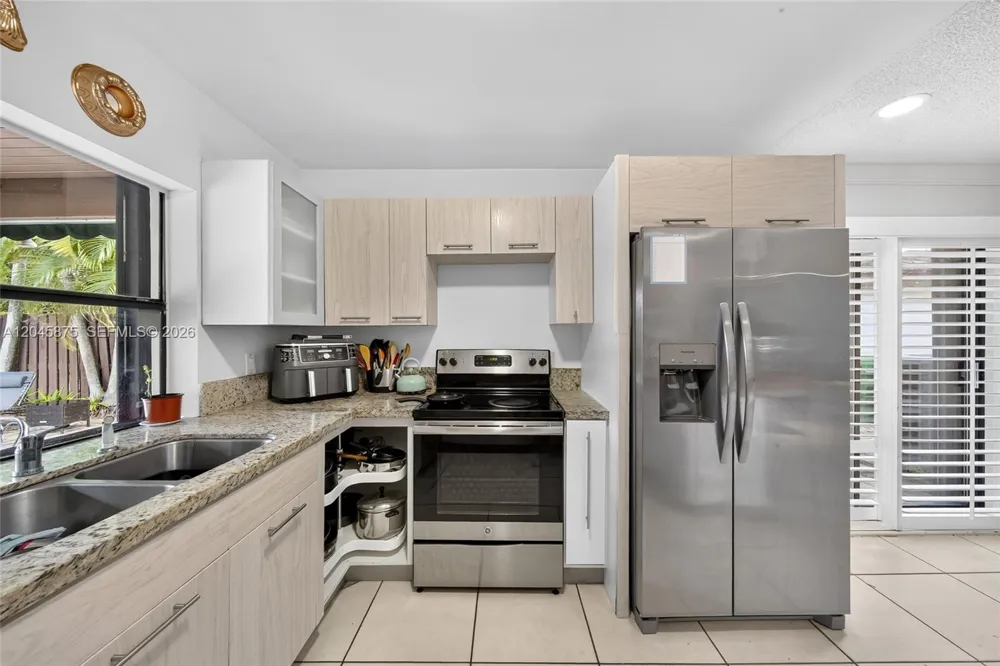 5212 SW 151st Pl Miami, FL 33185