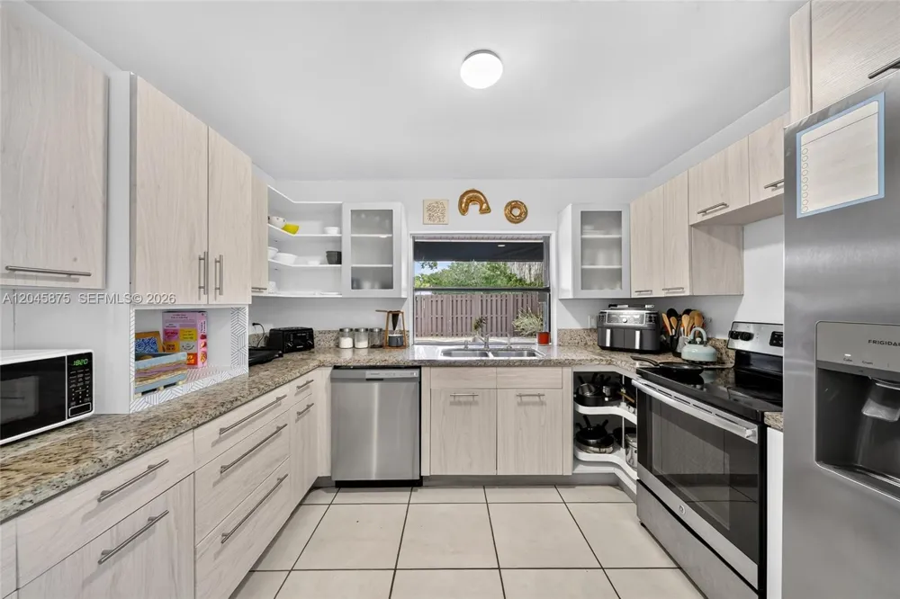 5212 SW 151st Pl Miami, FL 33185