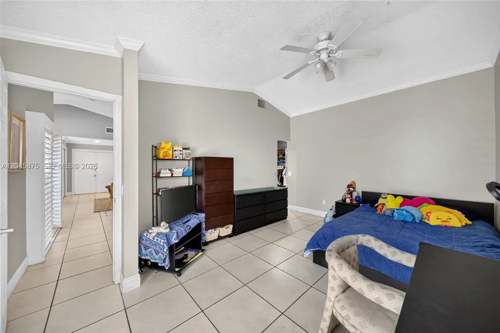 5212 SW 151st Pl Miami, FL 33185