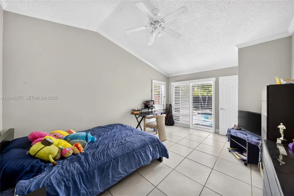 5212 SW 151st Pl Miami, FL 33185