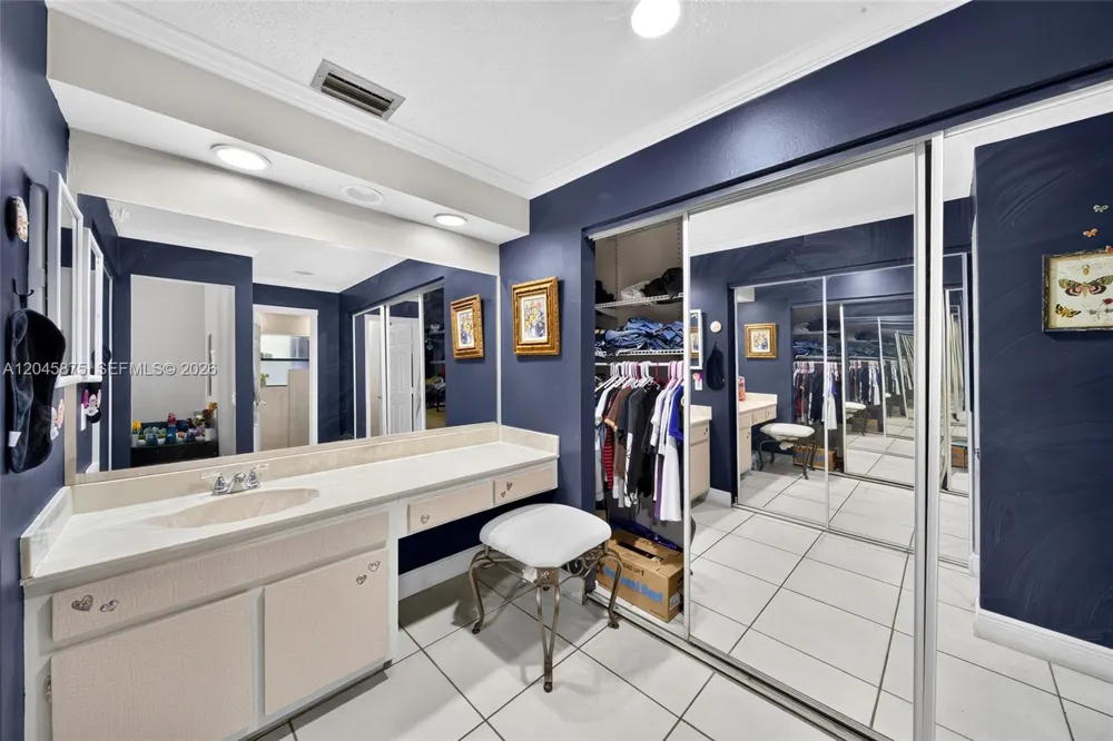 5212 SW 151st Pl Miami, FL 33185