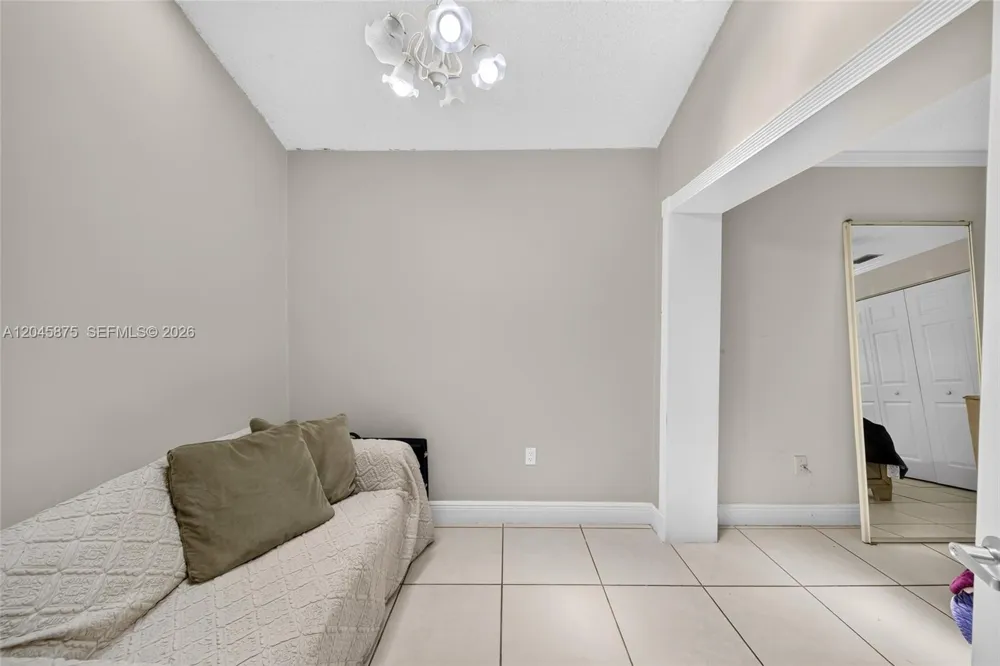 5212 SW 151st Pl Miami, FL 33185