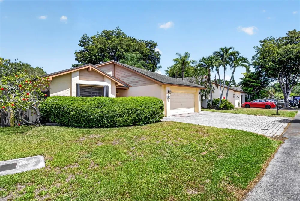 5212 SW 151st Pl Miami, FL 33185