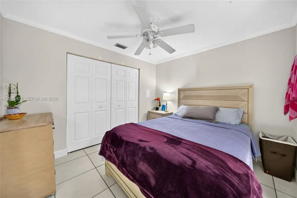 5212 SW 151st Pl Miami, FL 33185