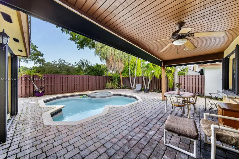 5212 SW 151st Pl Miami, FL 33185