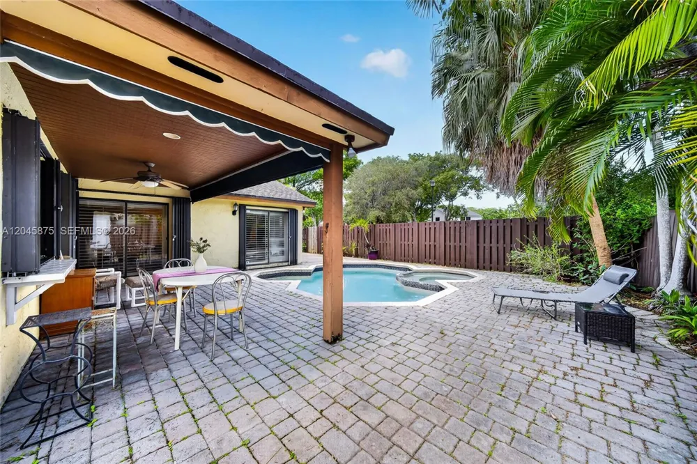 5212 SW 151st Pl Miami, FL 33185