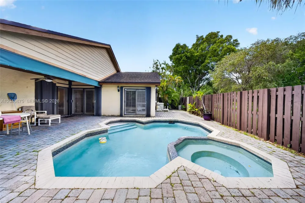 5212 SW 151st Pl Miami, FL 33185