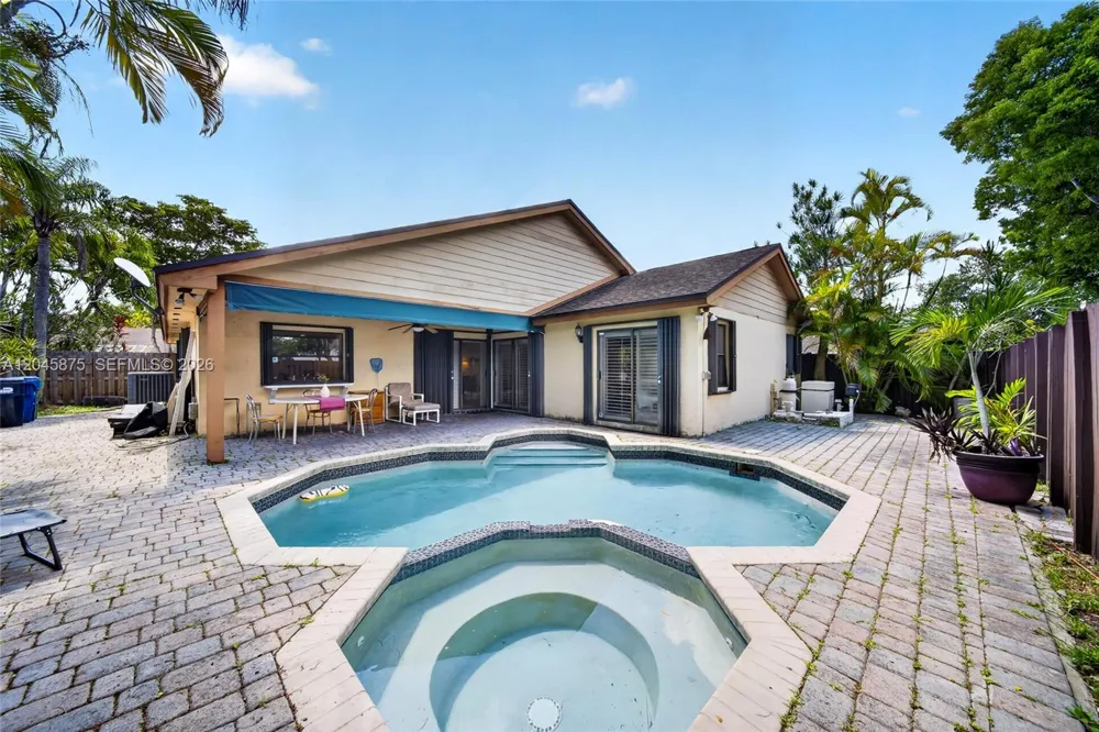 5212 SW 151st Pl Miami, FL 33185