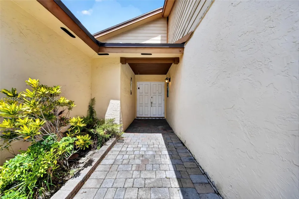 5212 SW 151st Pl Miami, FL 33185