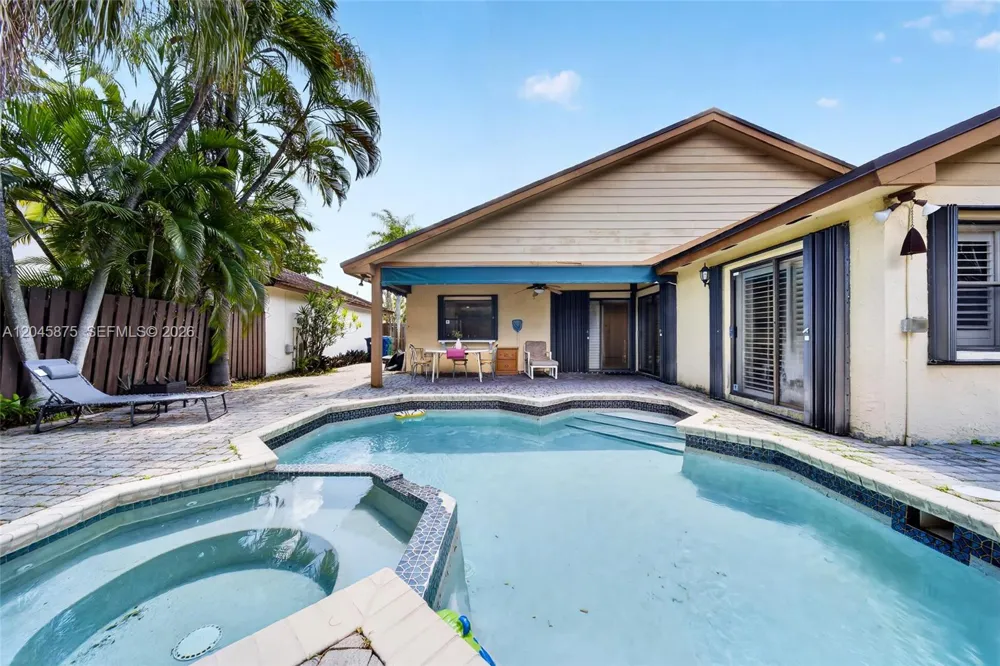 5212 SW 151st Pl Miami, FL 33185