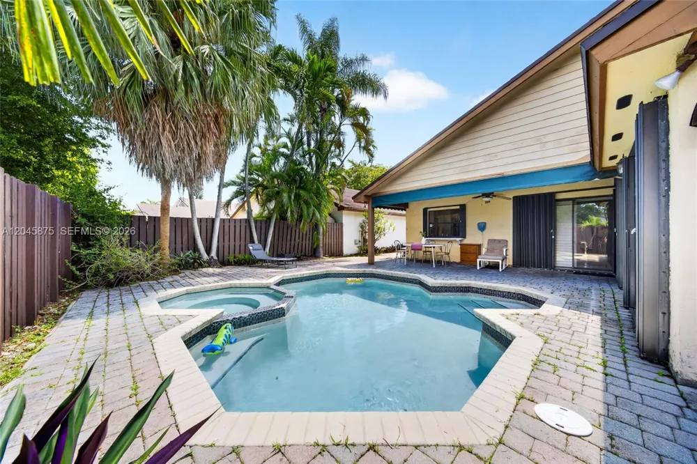 5212 SW 151st Pl Miami, FL 33185